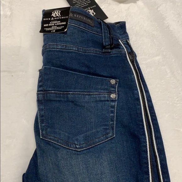 Rock & Republic Mid Rise Legging - Picture 2 of 7